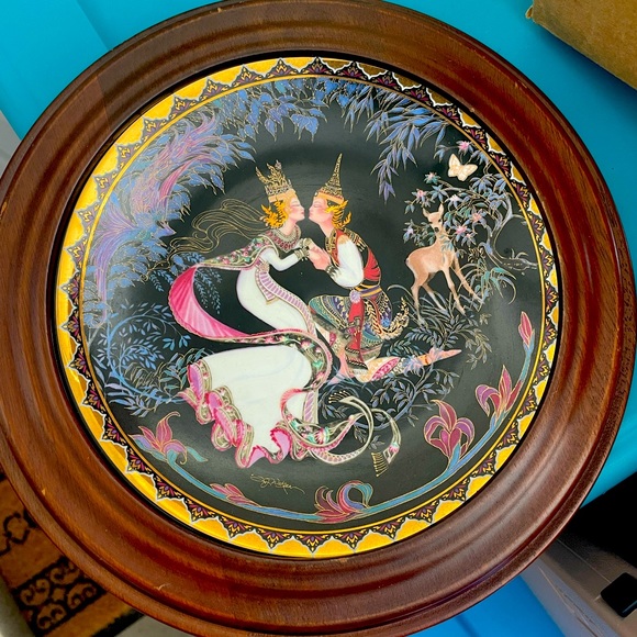 Royal Porcelain Kingdom of Thailand Bradex # 80-R68-1.1 - Picture 1 of 3